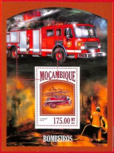 A4276 - MOZAMBIQUE - ERROR MISPERF Souvenir sheet: 2013 Firetrucks, Ford Model T