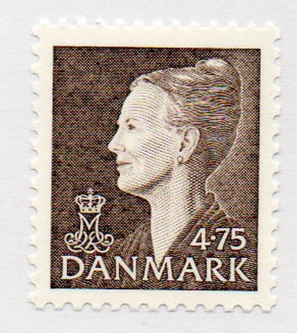 Denmark Sc 902 1997 4.75 kr brown Queen stamp mint NH