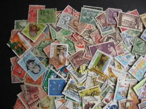 Australia collectors duplicates, 300 different, worth checking out!