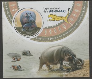 PENDIARI PARK- HIPPOS   perf deluxe sheet with one CIRCULAR VALUE mnh