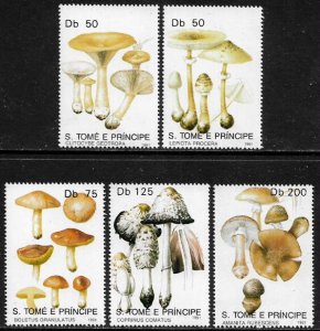 St Thomas & Prince Is #1014-8 MNH Set - Mushrooms