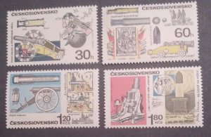 4 mnh stamps, historical cannons