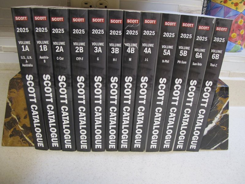 2025 Scott Catalogue A - Z 12 books complete catalogues very good condition