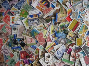 Australia older collectors duplicates, 300 different, worth checking out!