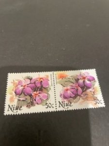 Niue sc 326 MH pair