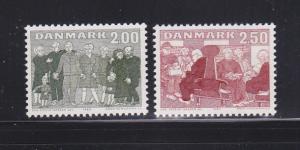 Denmark 745-746 Set MNH Elderly in Life (C)