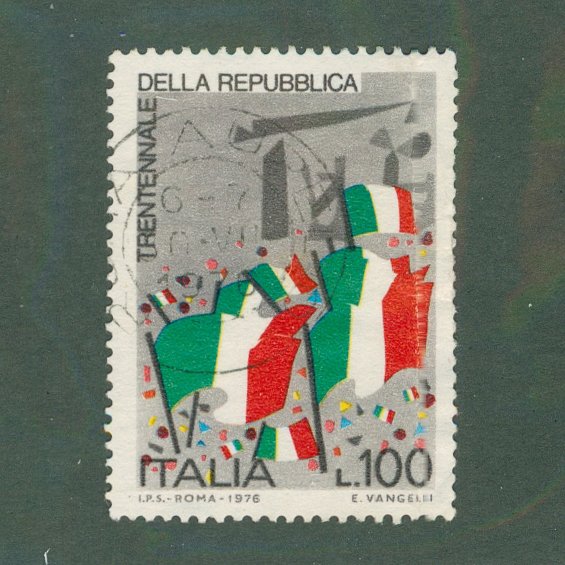 Italy 1226 USED BIN $0.50