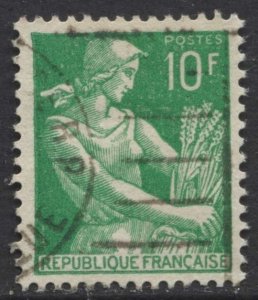 France #833A Farm Women Type Used CV$0.30