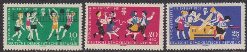 Germany-DDR B76-8 MNH - Young Pioneers