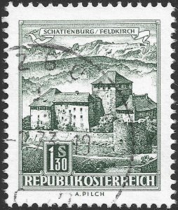 Austria #695  Used - 1.3s Schatten Castle (1967)