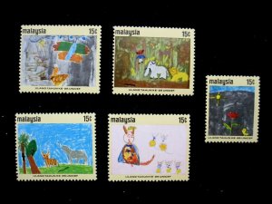 MALAYSIA - SCOTT# 87-91 - MH - CAT VAL $12.50