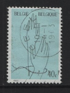Belgium    #584 used   1962  hand and barbed wire