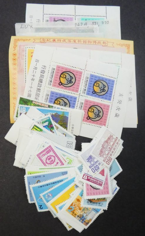 EDW1949SELL : CHINA Collection of ALL DIFFERENT VF, MINT NH from 1970's-1980's.