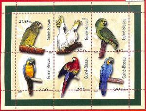 A0788 - GUINEA-BISSAU - ERROR  MISSPERF SHEET -  BIRDS Parrots  2001