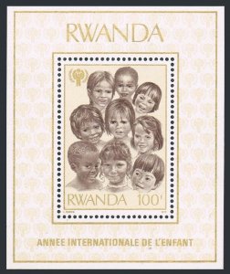 Rwanda 925,MNH.Michel Bl.86. IYC-1979.Children of various races.