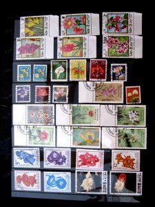 WORLDWIDE - TOPICAL STAMPS - 100 GARDEN FLOWERS