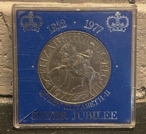 Queen Elizabeth II Silver Jubilee Commemorative Collectable Coin, 1952-1977