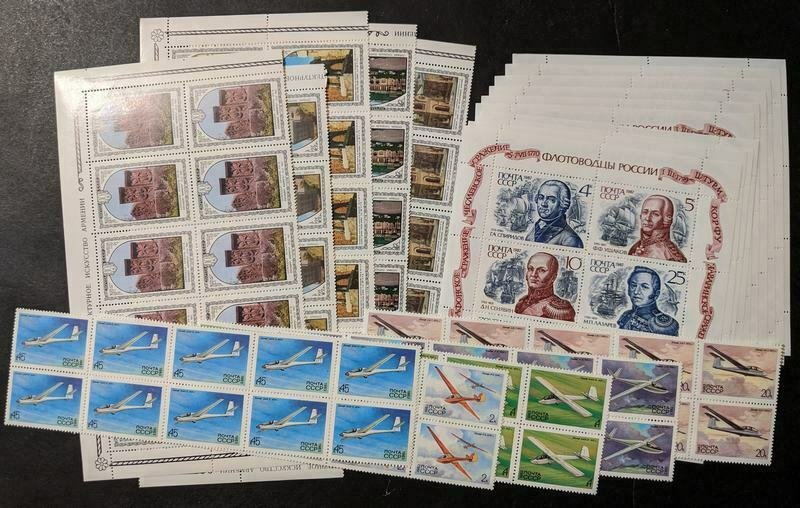 EDW1949SELL : RUSSIA Nice collection of 25 Different Cplt sets 10 of @. Cat $528