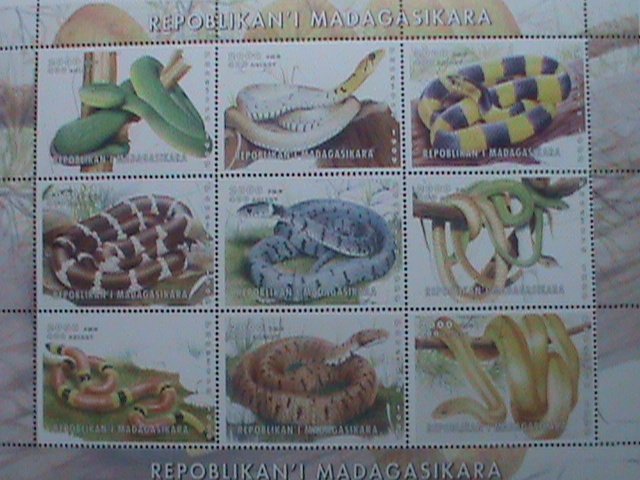 ​MADAGASCAR STAMP:1999 COLORFUL BEAUTIFUL SNAKES MNH FULL SHEET