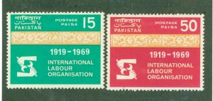 PAKISTAN 272-3 MH BIN $1.00