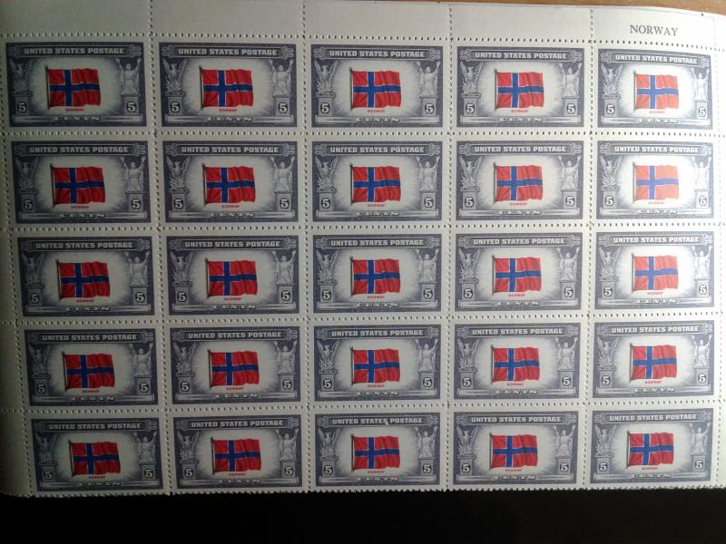 SCOTT # 911 NORWAY MINT NEVER HINGED OVERRUN COUNTRY BLOCK OF 25 !!