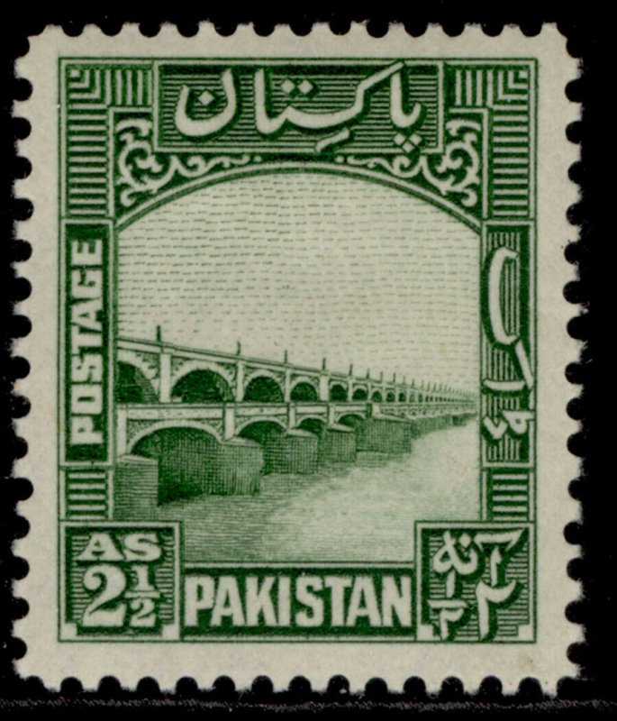 PAKISTAN GVI SG30, 2½a green, M MINT.