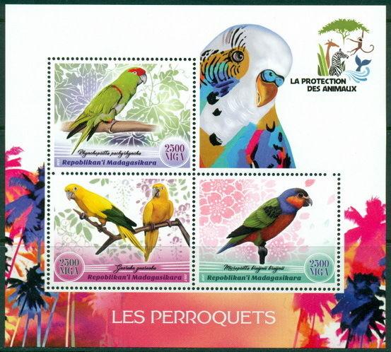 Parrots Birds Animals Fauna Madagascar MNH stamp set ODD SHAPE