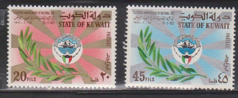 KUWAIT Scott # 541-2 MH - Kuwait Emblem & Olive Branch