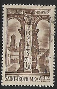 France -  View of St. Trophime at Aries - Scott #302 - F-VF - Used