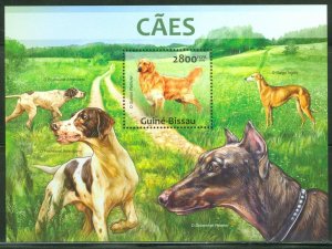 GUINEA BISSAU  2013  DOGS   GOLDEN RETRIEVER SOUVENIR SHEET MINT NH