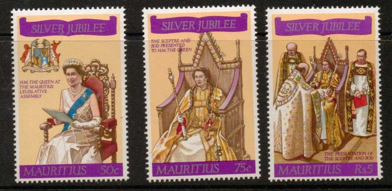 MAURITIUS SG516/8 1977 SILVER JUBILEE MNH