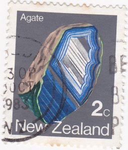 New Zealand 1982 -  Minerals Agate- 2c used