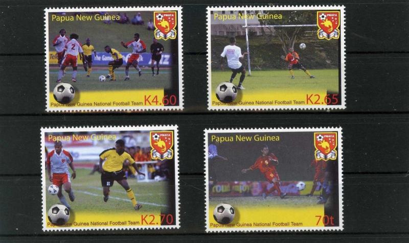 PAPUA NEW GUINEA 2004 SPORTS SOCCER SET OF 4 STAMPS MNH  