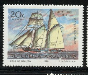 Argentina #921 mint Make Me A Reasonable Offer!