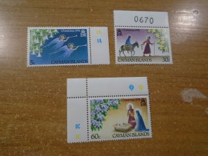 Cayman Islands  #  632-33/ 635   MNH