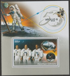 APOLLO 11 perf m/sheet containing one value mnh