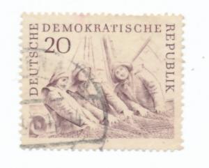 Germany DDR 1961 Scott 546 used - 20pf, Deep sea fishing industry, Fishermen