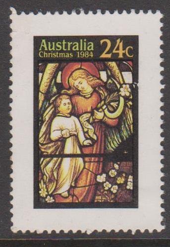 Australia Sc#927 MNH Small tear top left