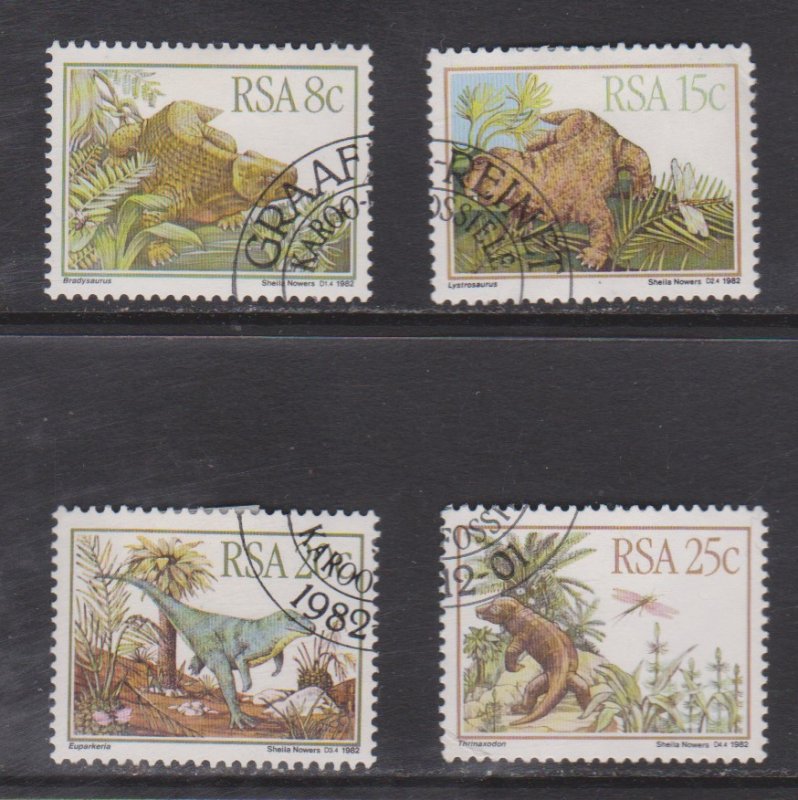 SC606-9 South Africa Prehistoric Animals set used