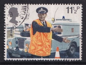 Great Britain   #876  used  1979  policeman directing traffic  11 1/2p