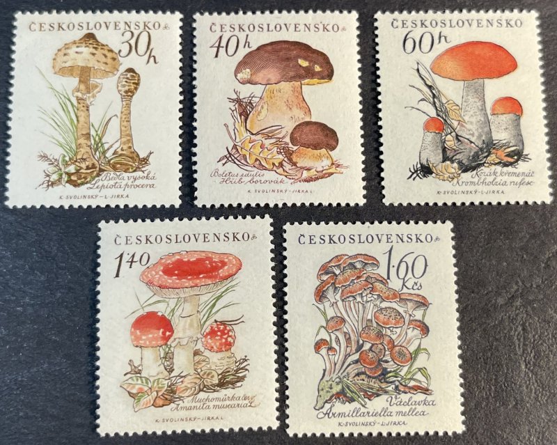 CZECHOSLOVAKIA # 882-886-MINT NEVER/HINGED--COMPLETE SET--1958