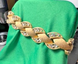 Triifari Rhinestone Link Cocktail Bracelet Gold Tone Signed 7. #206014680624