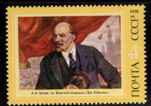 Russia Scott 4419 Lenin on Red Square Painting stamp