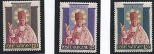 Vatican City Collection, Over 725 MNH stamps, CV over $450**-