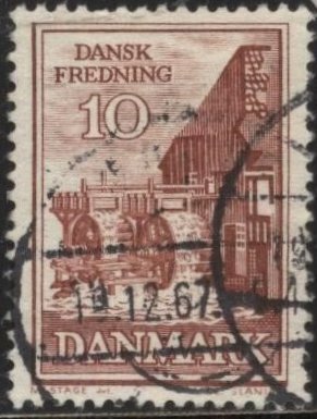 Denmark 402 (used) 10ø abolition of mill monopolies, red brn (1962)