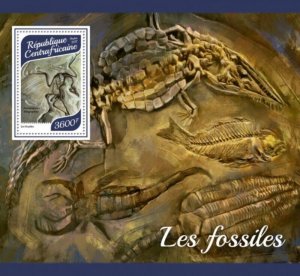 Central Africa - 2017 Fossils Stamp Souvenir Sheet Michel #7479 CA17901b