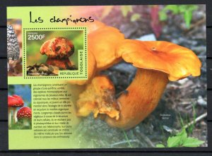 TOGO - MUSHROOMS - 2014 - 1 Stamp - M/S -