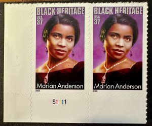 US # 3896 Marian Anderson pair w/plate #37c 2005 Mint NH