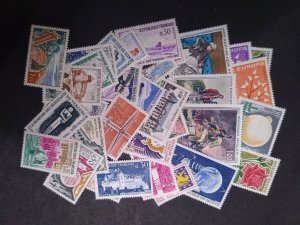 selection France 1962 #1018-1051 mint complete CV $21.30