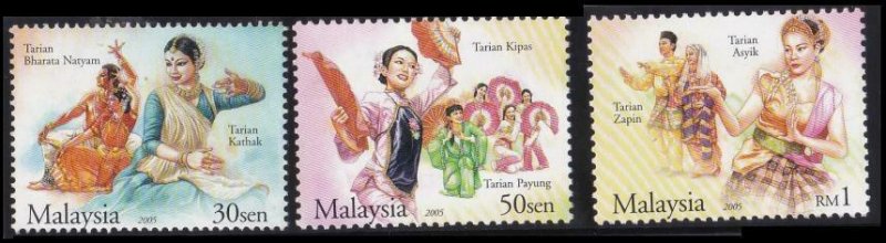 *FREE SHIP Malaysia Traditional Dance 2005 Costumes Culture Attire (stamp) MNH